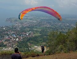 Danau Toba makin mantap, kini ada landasan take off paralayang dan gantole di Sibodiala
