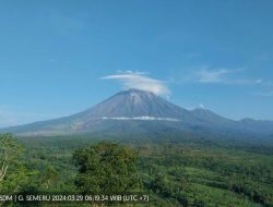 Badan Geologi Minta Masyarakat Sekitar G. Semeru Waspadai Awan Panas dan Aliran Lahar