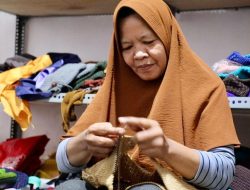Ngatini, Rajut Mimpi Lewat Usaha Tas