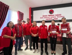 Ratusan Pengurus PDI Perjuangan Dan Partai Gerindra Kabupaten Landak Mengantar Karolin – Erani