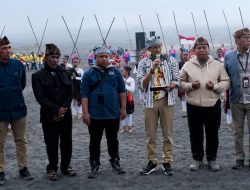 Menparekraf Baca Puisi Kidung Tengger Saat Buka Eksotika Bromo Festival 2024