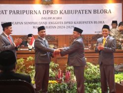 Palu Kepimpinan Sementara Ketua DPRD Blora Masa Bakti 2024-2029 Diserahkan Mustopa S,Pd,I.