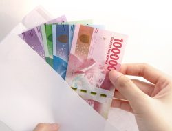 Fenomena Deflasi: Akumulasi Uang di Kelas Atas dan Hilangnya Daya Beli Masyarakat Bawah