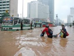 Banjir Jakarta Awal 2025, Salah Siapa: Alam atau Manusia di Atasnya?