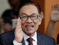 Tuntut Anwar Ibrahim Mundur, Ribuan Warga Malaysia Gelar Aksi Demo 