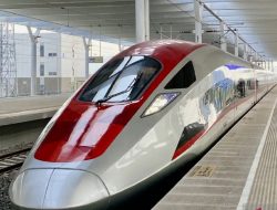 Luhut Bilang Kereta Whoosh Sudah Mampu Tutup Biaya Operasional Sendiri