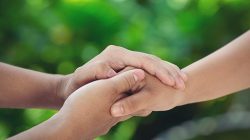 Melampaui Ego: Mengapa Memberi Manfaat Kepada Orang Lain Justru Menguntungkan Diri Sendiri
