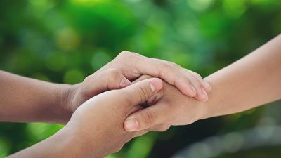 Melampaui Ego: Mengapa Memberi Manfaat Kepada Orang Lain Justru Menguntungkan Diri Sendiri